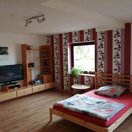 Moderne ganze Ferienwohnung 1km zum FunPark und nur 15 Minuten nach Nürnberg Zirndorf Exterior foto