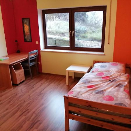Moderne ganze Ferienwohnung 1km zum FunPark und nur 15 Minuten nach Nürnberg Zirndorf Exterior foto