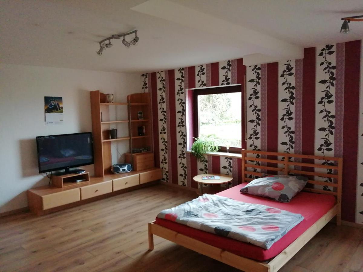 Moderne ganze Ferienwohnung 1km zum FunPark und nur 15 Minuten nach Nürnberg Zirndorf Exterior foto