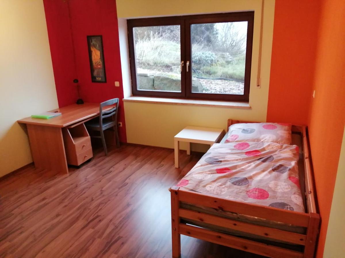 Moderne ganze Ferienwohnung 1km zum FunPark und nur 15 Minuten nach Nürnberg Zirndorf Exterior foto