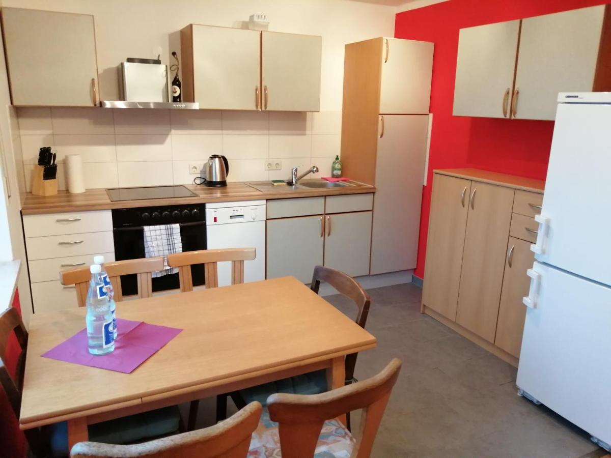 Moderne ganze Ferienwohnung 1km zum FunPark und nur 15 Minuten nach Nürnberg Zirndorf Exterior foto